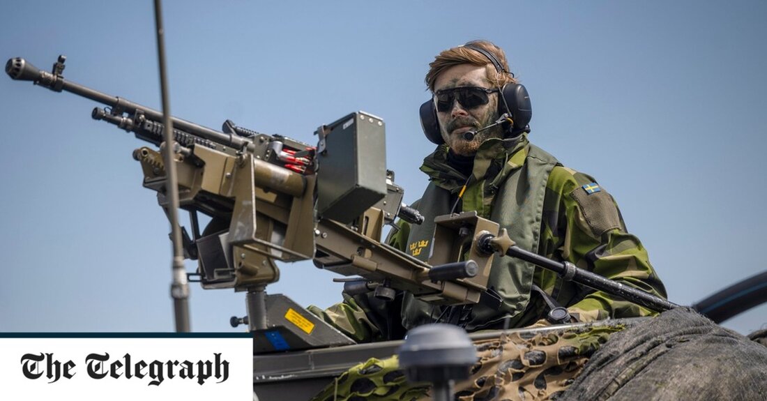 Schwedens umfangreichste militärische Aufrüstung seit Jahrzehnten beginnt Früchte zu tragen, während sich das Land auf den Nato-Beitritt vorbereitet. Jens Stoltenberg, Generalsekretär der Nato, hält es für „absolut möglich“, dass Schweden trotz des Widerstands der Türkei das 32. Mitglied des Militärbündnisses werden könnte, wenn seine Staats- und Regierungschefs nächste Woche zum wegweisenden Gipfel in Vilnius zusammenkommen. Mit mehr als 120 Leopard-2-Kampfpanzern, einer großen Luftwaffe, die mit im Inland hergestellten Kampfflugzeugen ausgerüstet ist, und einer beeindruckenden Marine werden die schwedischen Streitkräfte bald mit der Verteidigung der neuesten Grenze der NATO – der 2.000 Meilen langen Ostseeküste – beauftragt. Trotz seines leicht hippiehaften &hellip;