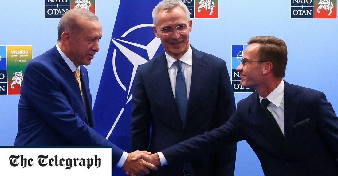 Der türkische Präsident hat die Aufnahme seines Landes in die Europäische Union als Voraussetzung für den Beitritt Schwedens zur Nato gefordert. Recep Tayyip Erdogan sagte vor seiner Abreise zum Nato-Gipfel am Mittwoch in Vilnius, dass die Staats- und Regierungschefs der EU „den Weg für den Beitritt der Türkei zur Union ebnen“ müssten. Die überraschende Forderung wurde von einem EU-Sprecher umgehend zurückgewiesen. Bisher hatte Herr Erdogan die Hoffnungen auf einen Beitritt zur Union so gut wie aufgegeben. Herr Erdogan sagte: „Ich rufe von hier aus diese Länder auf, die die Türkei seit mehr als 50 Jahren an der Tür der Europäischen &hellip;