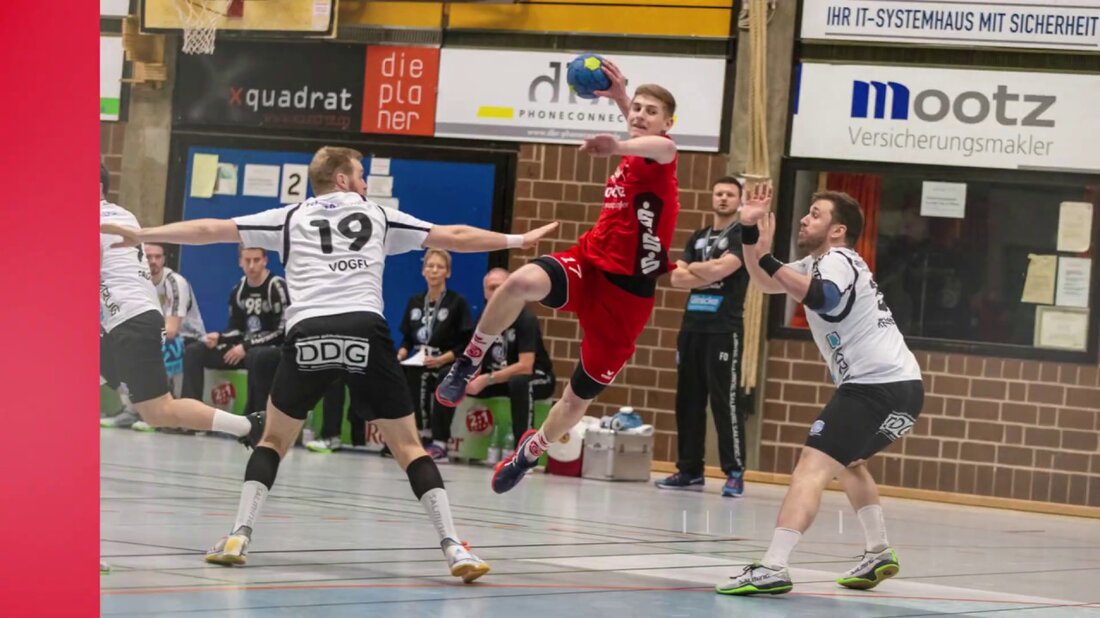 TV Gelnhausen gegen den SCDHfK Leipzig. Sei live dabei !! Am Samstag, den 5. Oktober 2019 um 19:30 Uhr in der Sporthalle Gelnhausen! Präsentiert von pregondo Videoproduktion https://pregondo.de Hochwertiger Handball, Emotionen, einzigartige Atmosphäre – die Veranstaltung in Hell South! Lassen Sie sich von dem energiegeladenen Spiel und der kraftvollen Kulisse fesseln. Fühle die Spannung und genieße den Moment. Aus nächster Nähe und leben! Zusammen mit Leidenschaft! Präsentiert von pregondo, Ihrer Agentur für Videoproduktion und Videomarketing im Stadtteil Main-Kinzig. ClipFlyer-Videoclip-Videowerbung http://www.clipflyer.de Animierte Kurzclips mit Musik und Lautsprechern als Paketangebot im neuen, attraktiven Flyer-Videoformat für Ihr Online-Marketing für alle Branchen und zur …