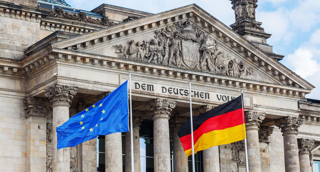Stv. Ministerpräsident und Innenminister Thomas Strobl zum Tag der Deutschen Einheit. Zum Tag der Deutschen Einheit am 3. Oktober 2022 sagt Innenminister Thomas Strobl, der als Stv. Ministerpräsident Baden-Württemberg bei den zentralen Feierlichkeiten in der Thüringer Landeshauptstadt Erfurt vertritt: „Nach 32 Jahren ist die Deutsche Einheit eine Selbstverständlichkeit geworden. Einigkeit und Recht und Freiheit, das ist gerade auch für die jüngeren Generationen in ganz Deutschland und Europa zur Lebensrealität geworden. Das ist gut und dafür sind wir dankbar! Freilich ist es genau deshalb auch so wichtig, dass wir unseren Nationalfeiertag gemeinsam begehen, miteinander feiern und uns erinnern, dankbar sind für …