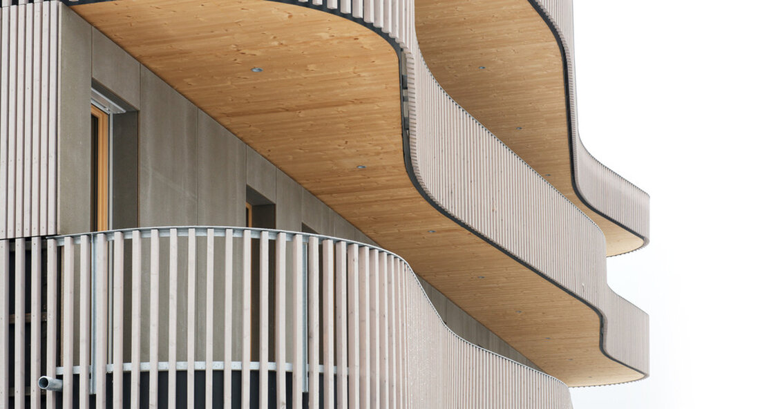Das Bildungszentrum des Landesverbandes für Obstbau, Garten und Landschaft e.V. ist in moderner Holzbauweise eröffnet worden. Das Bauen mit Holz ist eine zentrale Triebfeder für die notwendige Bauwende und ein elementarer Baustein auf dem Weg zu einer klima- und kreislauforientierten Bioökonomie. „Der Landesverband für Obstbau, Garten und Landschaft e. V. setzt sich seit 130 Jahren, für die Aufgaben und Ziele des Obst- und Gartenbaus in Baden-Württemberg ein. Der Verband fördert eine vielfältige Gartenkultur und bewahrt unsere Kulturlandschaft. Er begeistert Kinder und Jugendliche für Themen der Obst- und Gartenkultur und erhält Fachwissen. Es ist von daher nur konsequent, insbesondere in Zeiten wie …