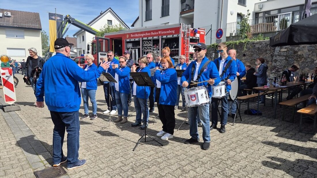 Die Freiwillige Feuerwehr Weinheim in Sulzbach lädt zum Tag der offenen Tür ein. Viele Besucher zeigten Interesse an ihrer wichtigen Arbeit.
