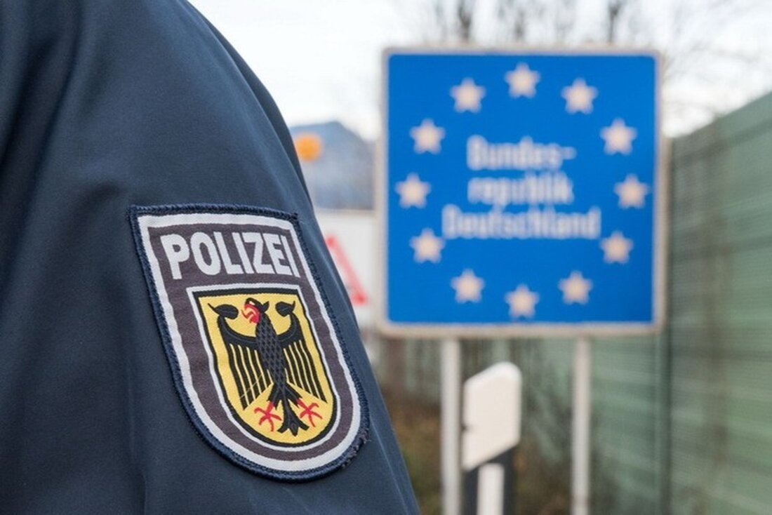 Bundespolizei Bad Bentheim beschlagnahmt versteckten Elektroschocker im Handschuhfach eines Fahrzeugs aus den Niederlanden.