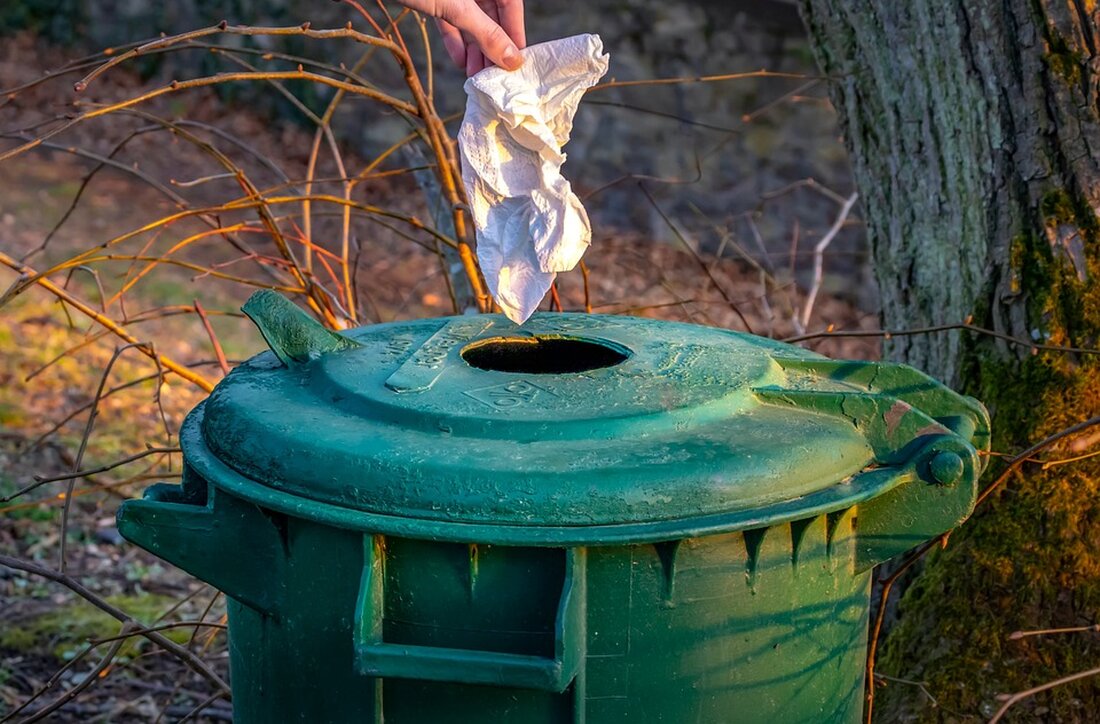 Tausch der schwarzen Tonnen im Landkreis Leipzig verzögert sich Im Oktober sollten in Grimma, Bad Lausick, Colditz, Parthenstein und Otterwisch die Abfalltonnen getauscht werden. Das verzögert sich nun. Grund dafür ist Vandalismus am Entsorgungsfahrzeug. Landkreis Leipzig. Der Tausch der schwarzen Mülltonnen im Landkreis Leipzig muss verschoben werden, teilt das Landratsamt mit. Im Oktober sollten die schwarzen Tonnen in Grimma, Bad Lausick, Colditz, Otterwisch und Parthenstein getauscht werden. Aufgrund von Vandalismus am Entsorgungsfahrzeug muss der Mülltonnentausch verschoben werden. Die neuen Termine teilt das Unternehmen auf seiner Webseite mit. Unter der Übersicht auf www.kell-gmbh.de sind alle Restmüllbehälter nach Ort, Straße und Behälternummer …