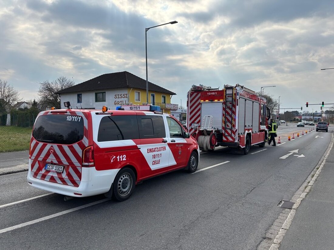 Ein technischer Defekt an einem Tanklöschfahrzeug der Freiwilligen Feuerwehr Celle führte zu einem unbemerkten Schaummittelaustritt und erforderte Maßnahmen zur Gefahrenbeseitigung.