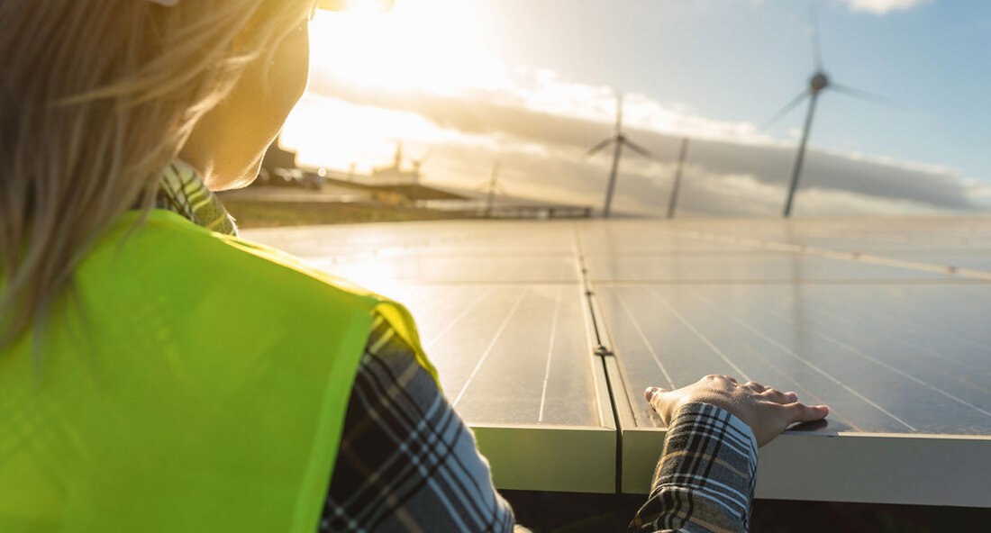 In Baden-Württemberg sollen in jeder Region zwei Prozent der Fläche für Windräder und Photovoltaik reserviert werden. Die zwölf Regionalverbände planen, wo geeignete Flächen sind. Dazu startet nun eine Dialogische Bürgerbeteiligung. Alle Bürgerinnen und Bürger in Baden-Württemberg können daran teilnehmen. In Baden-Württemberg sollen zur Umsetzung des Klimaschutzgesetzes Baden-Württemberg in jeder Region zwei Prozent der Fläche für Windräder und Photovoltaik auf Freiflächen reserviert werden. Die zwölf Regionalverbände planen das. Parallel dazu startet die Dialogische Bürgerbeteiligung. Alle Bürgerinnen und Bürger in Baden-Württemberg können daran teilnehmen. Auf dem Beteiligungsportal findet sich eine sogenannte Themenlandkarte. Dort sind sehr übersichtlich relevante Aspekte dargestellt. Gesetzliche Vorgaben, fachliche …