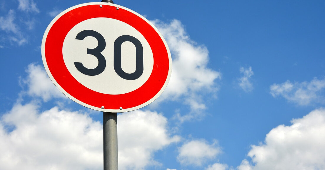 Die Stadt Schleußig vereinheitlicht ab 19. August 2024 die Tempo-30-Zone in der Könneritzstraße zur Erhöhung der Verkehrssicherheit.