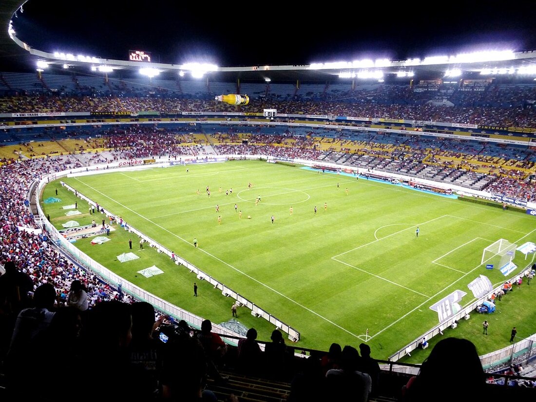 FC Bayern verkauft die teuerste Bratwurst der Bundesliga für fünf Euro, Heidenheim überrascht auf Platz zwei mit 4,80 Euro.