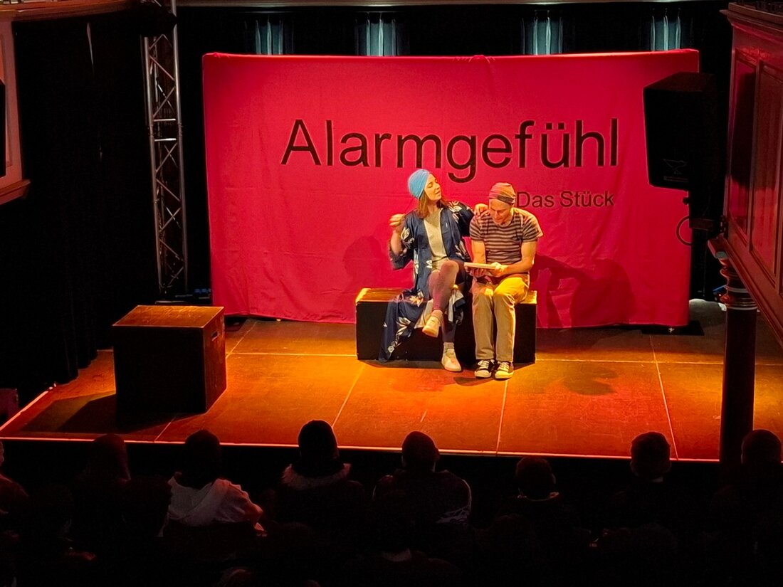 Polizei Salzgitter informiert über das Theaterstück "Alarmgefühl" zur Prävention gegen sexuellen Missbrauch am 18.02.2025.