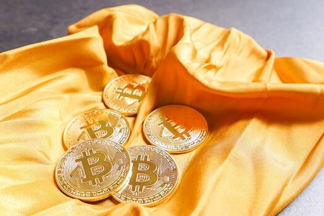 Die Threshold-Community schlägt vor, tBTC mit WBTC zu verschmelzen. Der Vorschlag basiert auf Bedenken hinsichtlich der Stabilität von WBTC aufgrund der Beteiligung von Justin Sun. Dem Vorschlag zufolge wird BitGo T-Token erhalten und damit zu einem wichtigen Anteilseigner des Threshold Network werden. In einem strategischen Schritt zum Schutz der Zukunft von Wrapped Bitcoin (WBTC) wurde ein Vorschlag mit dem Titel „#saveWBTC – eine Fusion mit Thresholds tBTC“ vorgelegt, um den dezentralen tBTC-Token von Threshold mit BitGos WBTC zu verschmelzen. Der Vorschlag, der derzeit diskutiert wird, Thresholds Forumseiteist eine Reaktion auf wachsende Bedenken innerhalb der Krypto-Community hinsichtlich der Stabilität von WBTC …