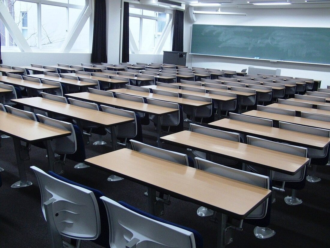 Eine Schule in Horb, Baden-Württemberg, verhängt ein Toilettenverbot im Unterricht, um Störungen zu vermeiden. Rektor Lindner erläutert die Gründe.