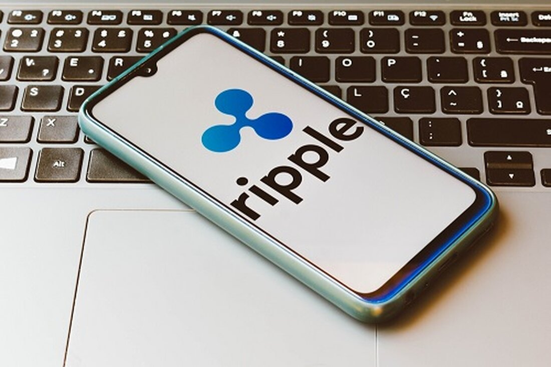Ripple hat angekündigt, dass der Stablecoin RLUSD am 17. Dezember 2024 an den Börsen eingeführt wird. Der Start erfolgt wenige Tage, nachdem das Unternehmen bekannt gab, dass es die behördliche Genehmigung erhalten hat. Ripples Stablecoin Ripple USD (RLUSD) geht endlich in Betrieb, wobei das Kryptounternehmen die Verfügbarkeit an globalen Börsen ab dem 17. Dezember 2024 bekannt gibt. Der auf XRP Ledger und Ethereum verfügbare Stablecoin geht in Betrieb, nachdem Ripple bekannt gegeben hat, dass er die behördliche Genehmigung des New Yorker Finanzministeriums erhalten hat. Ripple verzögerte die Enthüllung zunächst bis zur behördlichen Zustimmung, nachdem das Unternehmen seine Börsenpartner bekannt gegeben &hellip;