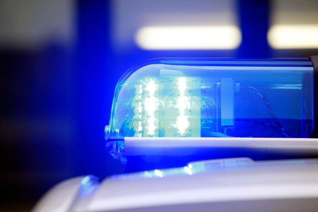 Unbekannte Täter entwendeten einen Toyota RAV4 in Velbert. Polizei Mettmann ermittelt und bittet um Hinweise zur Auffindung.