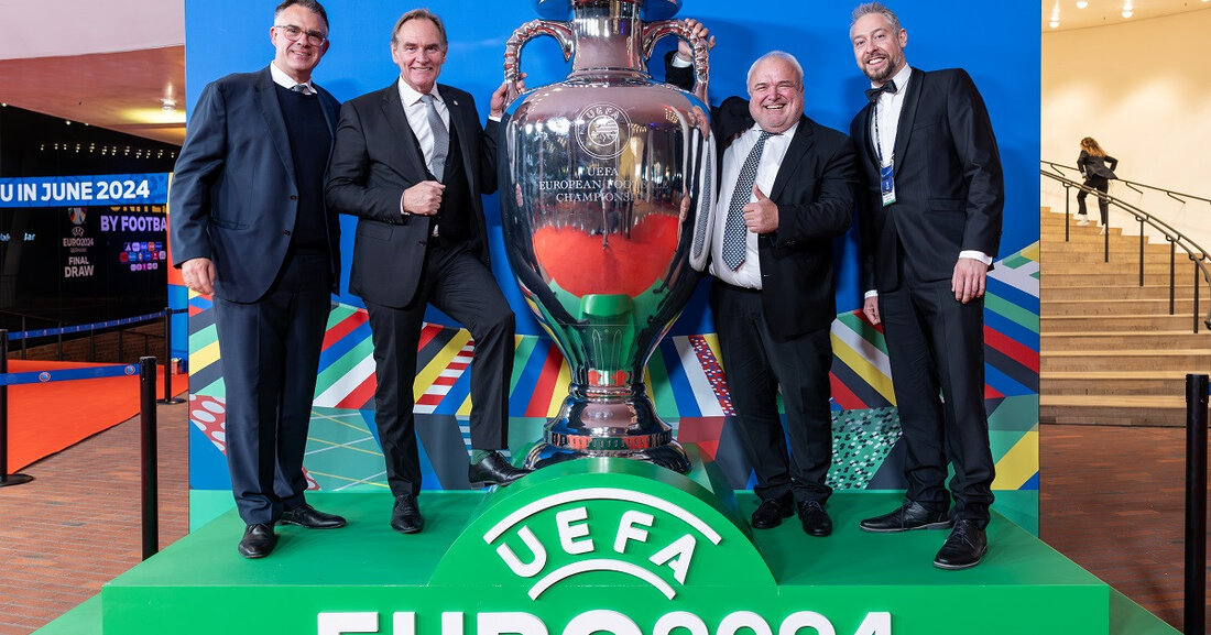 Die UEFA EURO 2024 Trophy Tour hat in den Host Cities bereits Begeisterung geweckt, als die Henri-Delaunay-Trophäe im Vorfeld des Turniers präsentiert wurde. Die Tour startete am 22. März 2024 in Stuttgart und endet am 14. Mai 2024 in München, genau einen Monat vor dem Eröffnungsspiel. Die Fans in allen zehn Host Cities haben die Möglichkeit, an Aktivitäten teilzunehmen, die von der UEFA, Partnern und den Städten organisiert werden. Berühmte Gäste wie Turnier-Direktor Philipp Lahm, Botschafterin Celia Šašić und Maskottchen Albärt begleiten den Pokal auf seinem Weg durch Deutschland. In Leipzig wird die Trophy Tour am 6. und 7. Mai …