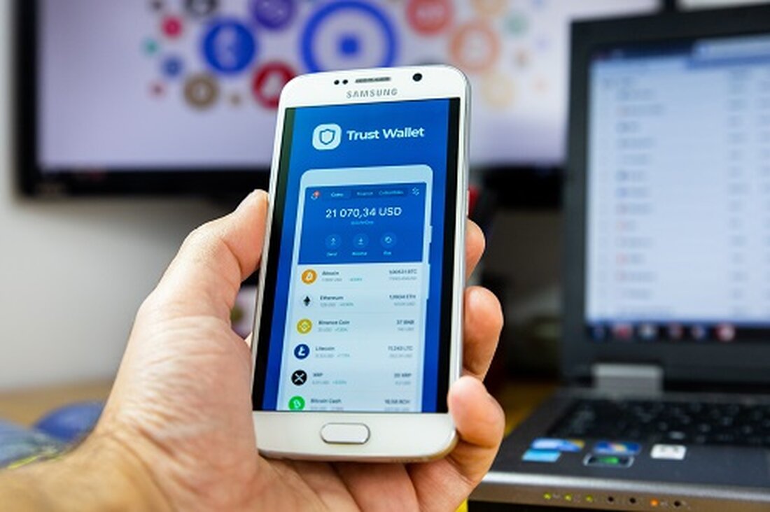 Trust Wallet arbeitet mit TON zusammen, um die Benutzerbasis von Telegram für GameFi und DApps zu nutzen. Die Integration ermöglicht es 100 Millionen Benutzern, Toncoin (TON)-Token zu senden und zu empfangen. Zu den Zukunftsplänen gehören TON Connect, DApps-Integration und TonKeeper-Wallet-Importe. In einem strategischen Schritt zur weiteren Verbreitung der Blockchain hat Trust Wallet, ein führender Anbieter von selbstverwalteten Web3-Wallets, seine Partnerschaft mit The Open Network (TON) bekannt gegeben. Ziel dieser Zusammenarbeit ist es, die umfangreiche Benutzerbasis von Telegram zu nutzen, um die Integration von Gaming-Finanzen (GameFi) und dezentralen Anwendungen (DApps) zu verbessern und nahtlose Transaktionen mit TON-Tokens zu versprechen. Trust Wallet-Benutzer …