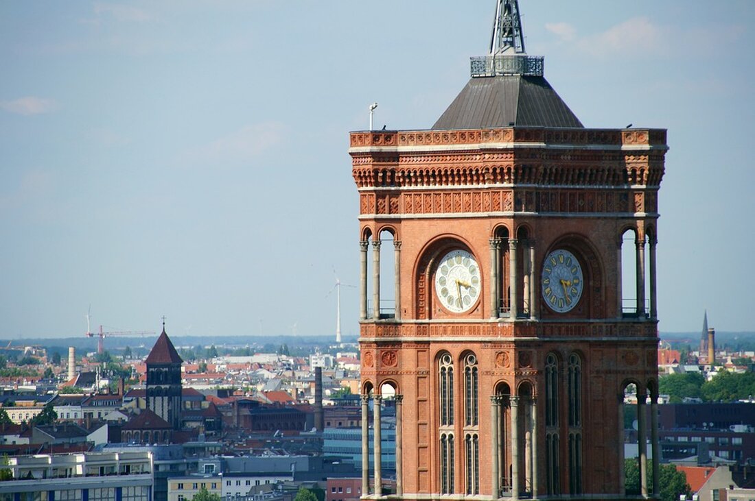 Am 31. Mai findet die U16-Wahl in Berlin statt, bei der Kinder und Jugendliche unter 16 Jahren die Möglichkeit haben, ihre Stimme abzugeben. Die Initiative U16-Wahl Berlin in Zusammenarbeit mit dem Kinder- und Jugendbüro Neukölln organisiert diese Aktion, um jungen Menschen die Chance zu geben, sich frühzeitig mit dem politischen System und Wahlprozessen auseinanderzusetzen. Die U16-Wahl findet an verschiedenen Orten wie Jugendeinrichtungen, Bibliotheken und dem Rathausvorplatz statt, an denen extra eingerichtete Wahllokale eingerichtet sind. Dies ermöglicht es den Kindern und Jugendlichen, Erfahrungen zu sammeln und sich auf spätere Wahlen vorzubereiten. Die Teilnahme an der U16-Wahl fördert eine selbstbestimmte Meinungsbildung und …