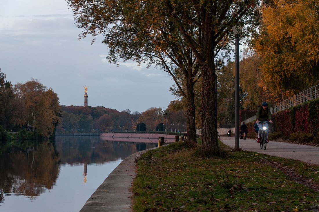Am 27. Mai 2024 startet die U16-Wahl in Berlin, bei der junge Menschen im Alter von 16 Jahren erstmals zur Europawahl ihre Stimme abgeben dürfen. Die U16-Wahl ist Teil der größten politischen Bildungsinitiative für Kinder und Jugendliche in Deutschland und hat das Ziel, junge Menschen für Politik zu begeistern und ihre Anliegen in die Öffentlichkeit zu bringen. Die Wahllokale sind in verschiedenen Einrichtungen wie Jugendfreizeiteinrichtungen und Schulhöfen eingerichtet, um den jungen Wähler:innen eine breite Auswahl an Standorten zu bieten. Die Idee der U16/U18-Wahl reicht zurück bis ins Jahr 1996 in Berlin, als junge Menschen ab 18 Jahren erstmals die Möglichkeit …