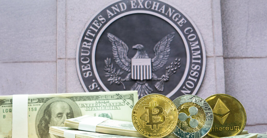 US-Börsenaufsichtsbehörde SEC-Vorsitzender Gensler bekräftigt, dass Bitcoin (BTC) nach den geltenden Vorschriften kein Wertpapier ist. SEC plant neue Regulierungen für DeFi und Handelssysteme zum Schutz von Anlegern. Krypto-Unternehmen, darunter Coinbase, wehren sich gegen eine Ausweitung des Regulierungsumfangs. In jüngsten Stellungnahmen hat der SEC-Vorsitzende Gary Gensler nachdrücklich bekräftigt, dass Bitcoin gemäß den bestehenden SEC-Vorschriften nicht als Wertpapier eingestuft wird. Seine Kommentare kamen während eines Interviews in der CNBC-Sendung „Squawk Box“. Gensler betonte, wie wichtig regulatorische Klarheit sei, und beharrte darauf, dass viele Unternehmen zwar vom wachsenden öffentlichen Interesse an Kryptowährungen profitierten, sich jedoch oft den Vorschriften widersetzten, die die Marktintegrität gewährleisten sollten. …