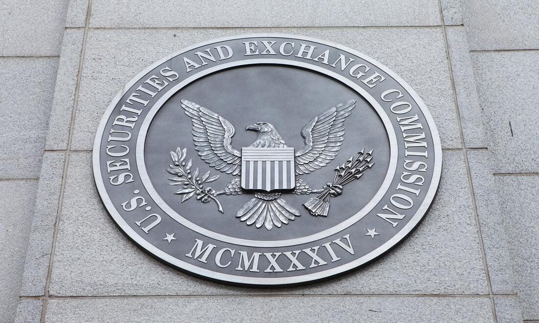 Kongressabgeordnete haben der SEC „überlastende“ Untersuchungen vorgeworfen, die Kryptofirmen, die in den USA tätig sind, ersticken Der jüngste Brief könnte Kryptofirmen in Amerika helfen, Unterstützung vom Kongress im Umgang mit der SEC zu erhalten. Nun, es ist jetzt der US-Kongress gegen die SEC, da die Regierung mit der Arbeit am Krypto-Regulierungsrahmen beginnt. Acht Mitglieder des US-Kongresses haben kürzlich ihre Besorgnis darüber geäußert, dass die SEC bei ihrer Krypto-Prüfung über Bord gehen und damit die Branche ersticken könnte. Der republikanische Kongressabgeordnete Tom Emmer aus Minnesota hat dem Vorsitzenden der US-Börsenaufsichtsbehörde SEC, Gary Gensler, einen Brief vorgelegt. Er schreibt, dass die „überlastende“ …
