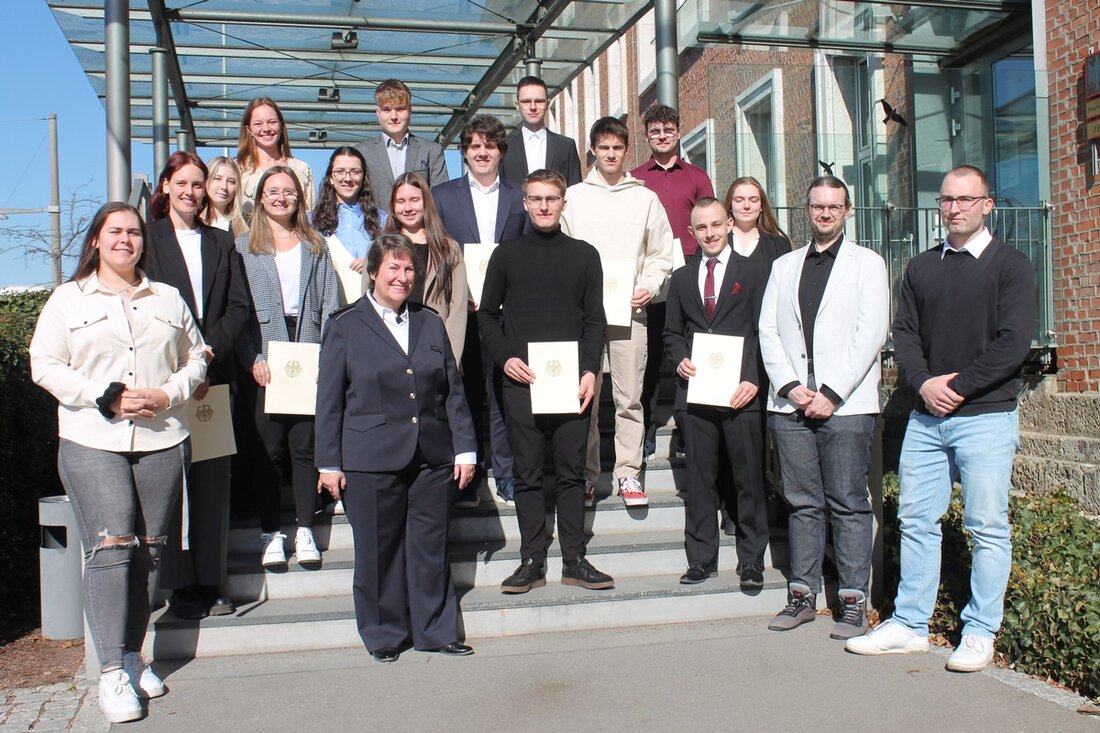 Über 400 junge Menschen starten ihr duales Studium beim Zoll, darunter 14 am Hauptzollamt Nürnberg. Bewerbungen sind bis 15. April 2025 möglich.