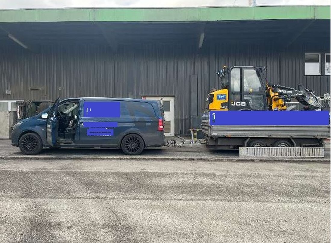 Fahrer eines überladenen Transporter-Anhänger-Gespanns auf der BAB27 uneinsichtig bei Kontrolle der Polizei Cuxhaven.