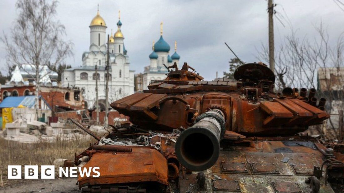 Von Alys DaviesBBC News Während die Kämpfe zwischen ukrainischen und russischen Streitkräften im Osten der Ukraine andauerten, konnten Fotografen am Mittwoch Gebiete auf der von der Ukraine kontrollierten Seite der Frontlinie betreten. Die Bilder fangen die nackte Realität des Lebens der Menschen in einem Kriegsgebiet ein. Alle Fotos unterliegen dem Urheberrecht. Verwandte Themen Russland-Ukraine-Krieg Ukraine Mehr zu dieser Geschichte Überlebende beschreiben „alptraumhafte Sekunden“, als Züge abstürzten vor 9 Stunden Menschliches Versagen für tödlichen Zugunglück verantwortlich, sagt griechischer Premierminister vor 20 Stunden Bild: AFP Getty Images Getty Images Getty Images AFP Getty Images AFP AFP AFP