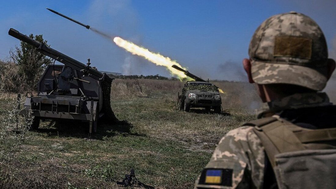 Nach Angaben der US-Regierung haben die ukrainischen Streitkräfte bei ihrem Vorstoß gegen stark befestigte russische Stellungen im Süden „bemerkenswerte Fortschritte“ gemacht. Der Sicherheitssprecher des Weißen Hauses, John Kirby, sagte, diese Gewinne seien in den letzten 72 Stunden südlich von Saporischschja erzielt worden. Der ukrainische Außenminister Dmytro Kuleba sagte gegenüber CNN, dass die Streitkräfte Kiews vorrückten, aber „es ein harter Kampf“ sei. Russland behauptet, nahe der Stadt Kupiansk im Nordosten der Ukraine strategische Höhen eingenommen zu haben. Keine der Behauptungen wurde unabhängig überprüft. Herr Kirby sagte, Kiew selbst habe zugegeben, dass der Vorstoß im Süden – der auf eine Aufspaltung des …