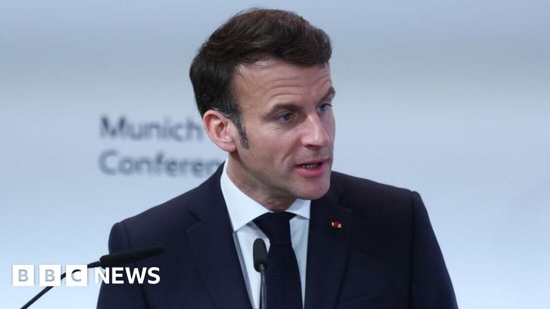 Der französische Präsident Emmanuel Macron hat gesagt, er wolle Russland nicht durch eine Niederlage in der Ukraine zermalmen sehen. In einem Gespräch mit französischen Medien forderte Herr Macron die westlichen Nationen auf, die militärische Unterstützung für Kiew zu verstärken, und sagte, er sei auf einen langwierigen Krieg vorbereitet. „Ich möchte, dass Russland in der Ukraine besiegt wird, und ich möchte, dass die Ukraine ihre Position verteidigen kann“, sagte er. Aber er schlug gegen diejenigen vor, von denen er sagte, dass sie den Krieg auf Russland selbst ausdehnen wollten, um die Nation zu „zerschlagen“. Die Kommentare kamen, als sich die führenden …