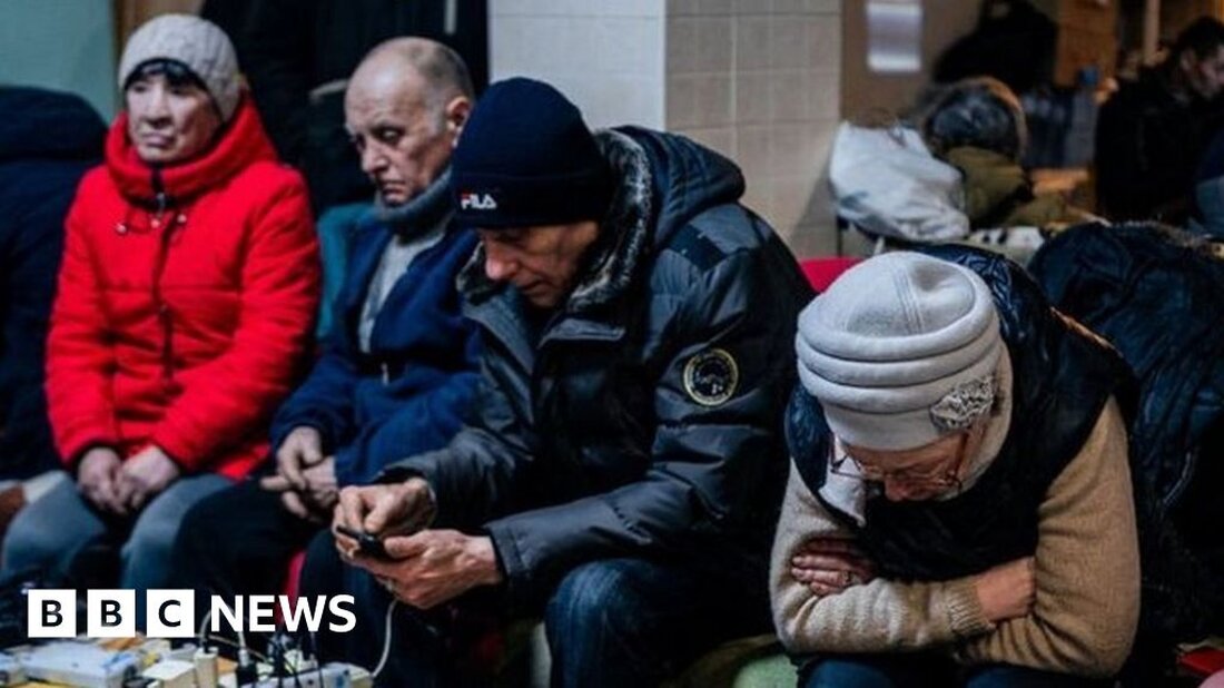 Die Situation in der Stadt Bachmut an der Ostfront werde „immer schwieriger“, sagte der ukrainische Präsident Wolodymyr Selenskyj. Russische Truppen versuchen seit über sechs Monaten, die Stadt einzunehmen. „Der Feind zerstört ständig alles, was zum Schutz unserer Stellungen verwendet werden kann“, sagte Selenskyj. Die Äußerungen des ukrainischen Führers kamen, als US-Finanzministerin Janet Yellen China am Montag bei einem Besuch in Kiew davor warnte, Russland zu bewaffnen. Einige der heftigsten Kämpfe seit dem Einmarsch Russlands in die Ukraine vor etwas mehr als einem Jahr fanden in Bakhmut in der ukrainischen Region Donezk statt, von der ein Teil unter der Kontrolle Russlands …