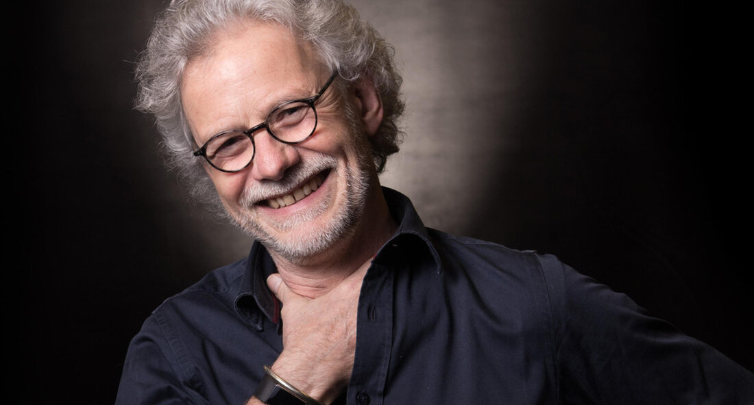 Dr. Ulrich Peters wird drei Spielzeiten lang Direktor des Badischen Staatstheaters Karlsruhe sein. Ulrich Peters ist mit seiner enormen Erfahrung als Theaterregisseur und Regisseur ein wichtiger Baustein im zukünftigen Prozess des badischen Landestheaters. In einer Sondersitzung hat der Verwaltungsrat der Badener Staatstheater Der langjährige Theaterdirektor und Musiktheaterdirektor Dr. Ulrich Peters wurde vom 1. September 2021 bis zum 31. August 2024 zum künstlerischen Leiter ernannt. Ulrich Peters ist weiterhin General Manager am Münster Theater. Er folgt auf Peter Spuhler in Karlsruhe. „Mit Ulrich Peters konnten wir einen enorm erfahrenen Theater- und Musiktheaterdirektor für das Badische Staatstheater gewinnen“, sagte Kunstminister und Vorstandsvorsitzender …