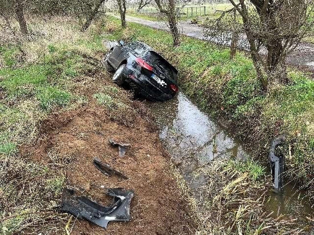 Unbekannter überfällt Stader Imbiss, verursacht Unfall beim Überholen, und entsorgt Altreifen in Buxtehude. Polizei sucht Zeugen.