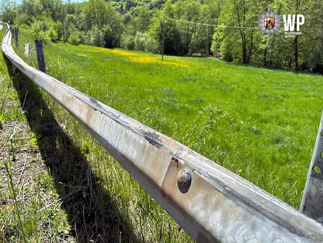 Die Polizei sucht Zeugen eines Unfalls auf der L382, bei dem die Schutzplanke beschädigt wurde. Hinweise bitte melden.