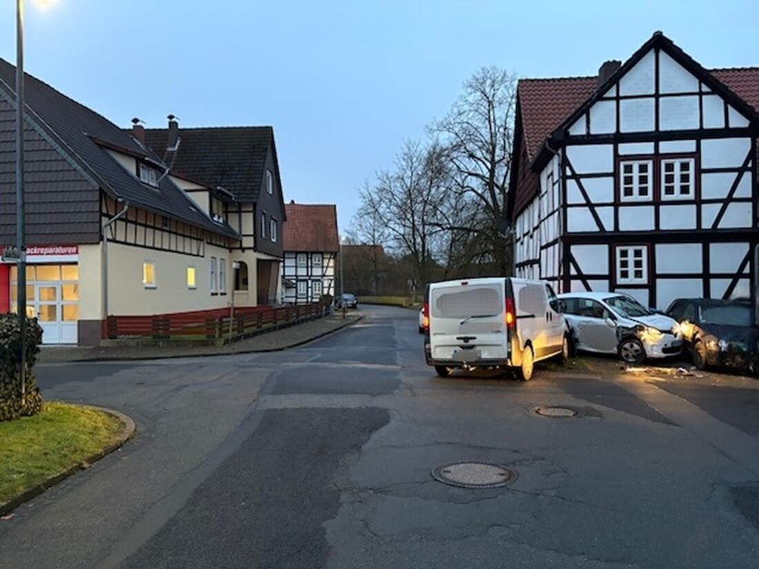 In Katlenburg-Lindau kam es zu einem Unfall, bei dem drei Personen leicht verletzt wurden, nachdem die Vorfahrt missachtet wurde.