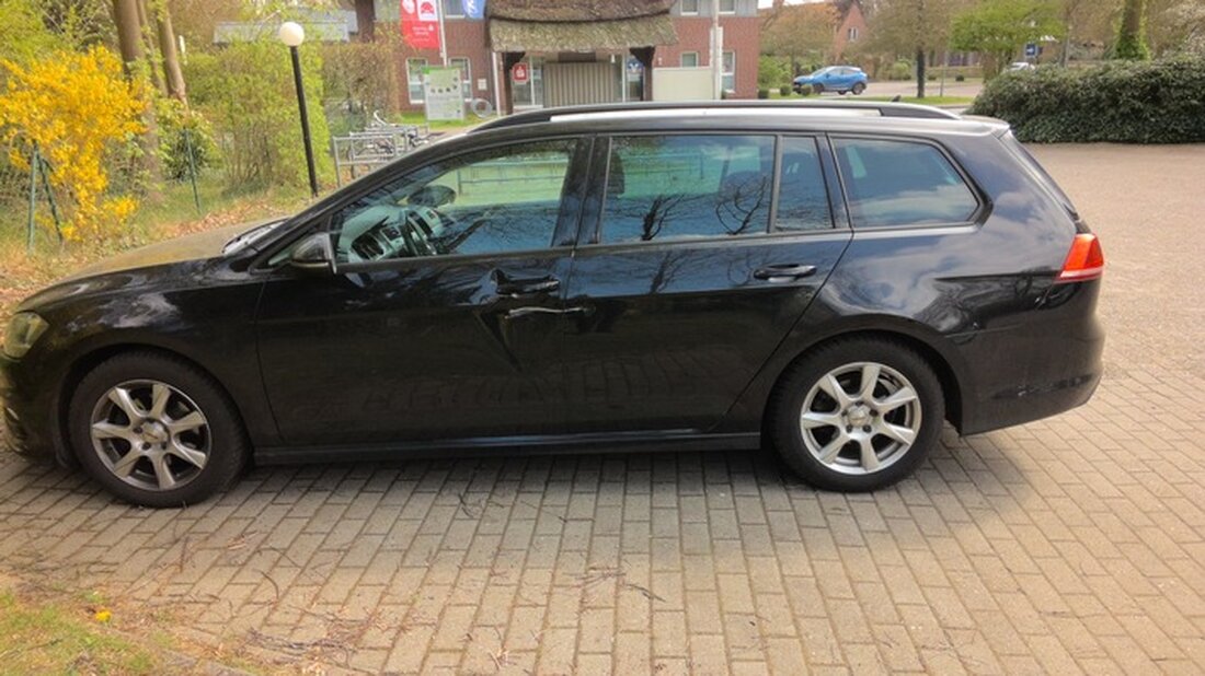 Die Polizei sucht Zeugen zu einer Unfallflucht in Lauenbrück. Ein VW Golf wurde beschädigt. Hinweise unter 04261 / 9470 erbeten.