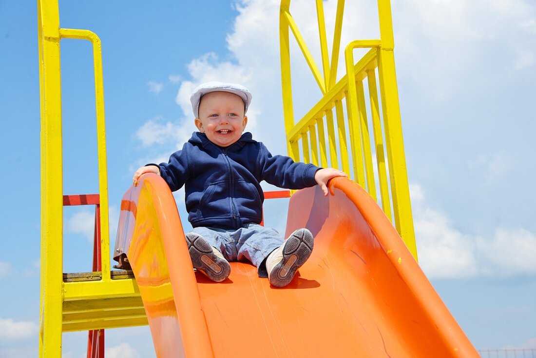 In Unterweiler bei Ulm entdecken Kinder einen einzigartigen unterirdischen Spielplatz mit Tunnelsystem und Wasserspielplatz.