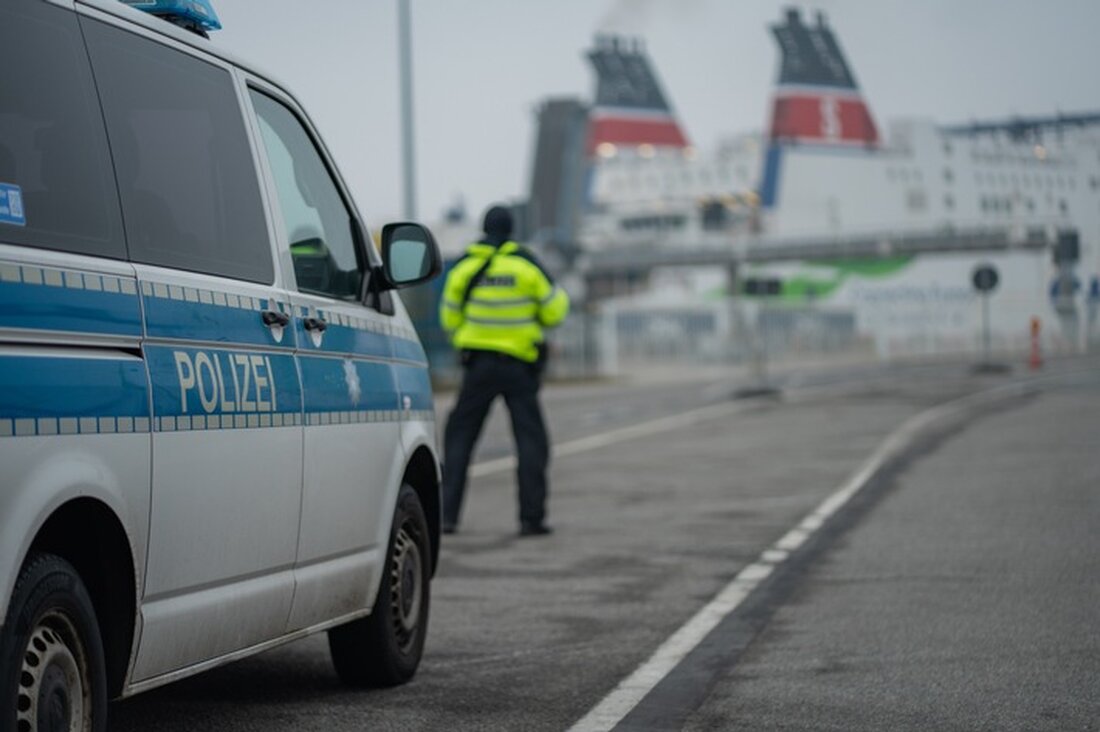 Im Überseehafen Rostock entdeckte die Bundespolizei bei einem litauischen Fahrer Urkundenfälschung und weitere Gesetzesverstöße.