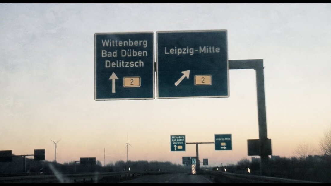 Sonunda Leipzig’i gordum. Inanin Benim Icin Cok Ozeldi! ; https://goo.gl/2nmaqK Bana Ulaşmak İçin; Instagram; MarwHope-Twitter; twitter.com/marw_hope Snapchat: hopemarw Tumblr: www.hopeandyinyang.tumblr.com PR & Geschäft: marwhope@gmail.com Kamera; Samsung NX Mini Edit: Final Cut Pro Sizi seviyorum. Audionautix sanatçısının Sidewalk adlı şarkısı, Creative Commons Attribution lisansı (https://creativecommons.org/licenses/by/4.0/) altında lisanslıdır. Sanatçı: http://audionautix.com/ Audionautix sanatçısının Lazy Day adlı şarkısı, Creative Commons Attribution lisansı (https://creativecommons.org/licenses/by/4.0/) altında lisanslıdır. Sanatçı: http://audionautix.com/. Youtube-Link