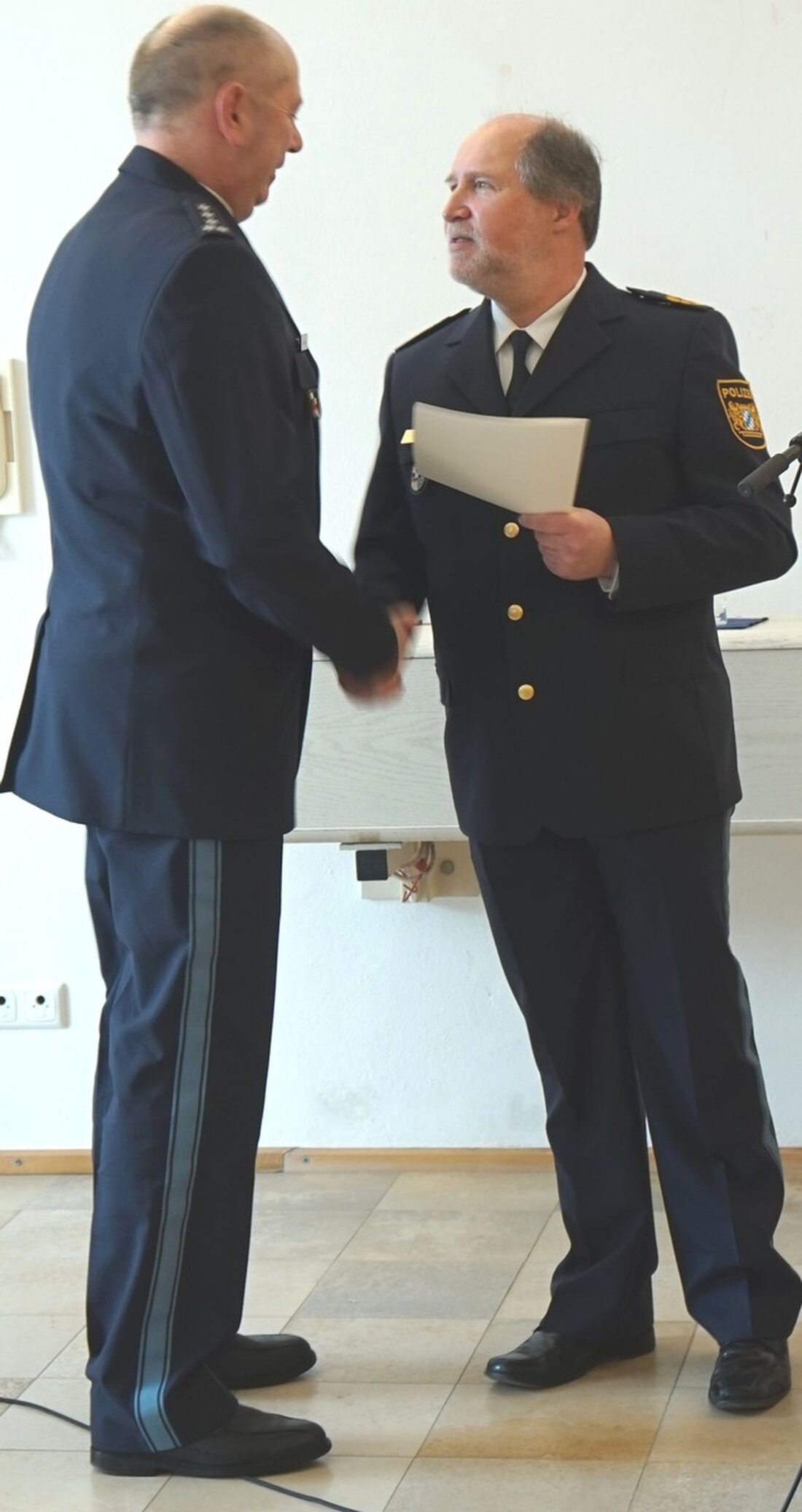 Roland Schiefer wurde nach 43 Jahren bei der Bayerischen Polizei im Polizeipräsidium Mittelfranken in den Ruhestand verabschiedet.