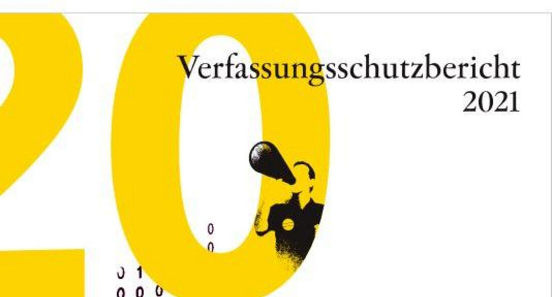 Bundesinnenminister Thomas Strobl stellt Verfassungsschutz 2021 vor. Die Corona-Pandemie und die Proteste in diesem Zusammenhang haben den Verfassungsschutz im vergangenen Jahr stark in Anspruch genommen. „2021 war ein außergewöhnliches, ein herausforderndes Jahr – gerade auch im Hinblick auf unsere freiheitliche demokratische Grundordnung. Die Corona-Pandemie und die Proteste in diesem Zusammenhang stellten im vergangenen Jahr hohe Anforderungen an den Verfassungsschutz wurde zu alten und neuen Verschwörungsideologien gemacht.Die überwiegende Mehrheit dieser Verschwörungsideologien ist zumindest extremistisch geprägt: Sie transportieren oft antisemitische oder staatsfeindliche Narrative, teilweise in Kombination mit rassistischen oder geschichtsrevisionistischen Ansichten.Das Landesamt für die Der Verfassungsschutz als Frühwarnsystem für unsere Demokratie bleibt …