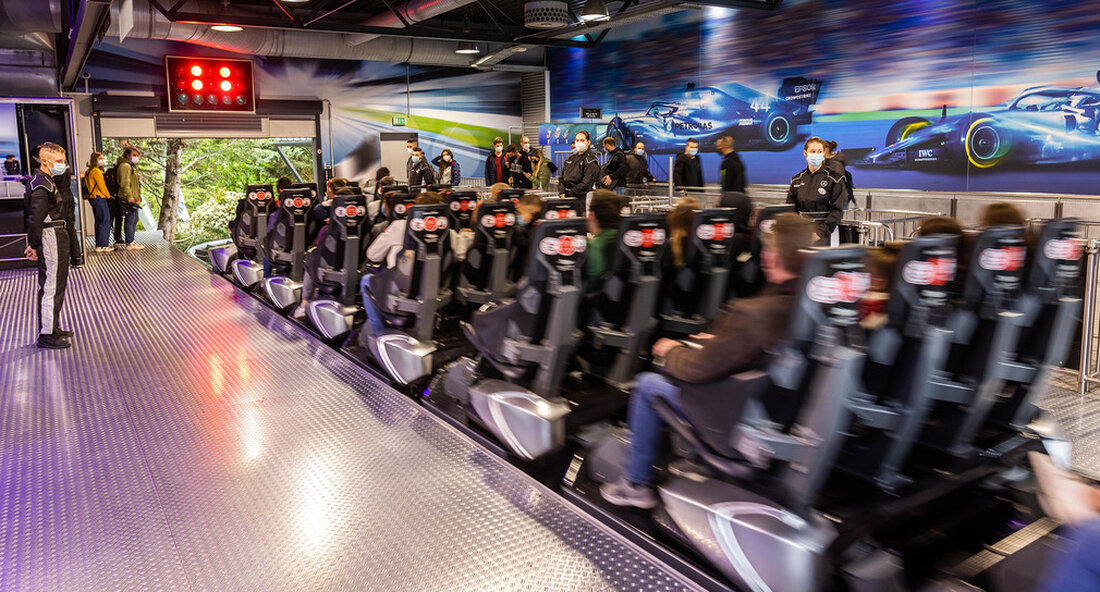 Wenn die Zahl der Infektionen weiter sinkt und das Modellprojekt im Europapark Rust gut läuft, können ab dem 8. Juni auch die anderen Vergnügungsparks in Baden-Württemberg unter bestimmten Bedingungen ihre Türen öffnen. Bei einem Treffen mit Vertretern der Vergnügungsparks in Baden-Württemberg gab der Leiter des Ministeriums für Soziales, Gesundheit und Integration, Prof. Uwe Lahl, Hoffnung, dass die Parks bald eröffnet werden. Unter sehr klaren Bedingungen: „Wir arbeiten derzeit an der Eröffnung aller Vergnügungsparks im Land Modellprojekt im Europapark Rust. Dieses Projekt wird wissenschaftlich überwacht und bewertet. Ein erster Zwischenbericht gibt Hoffnung, dass der Betrieb eines Vergnügungsparks auch unter Pandemiebedingungen funktionieren …