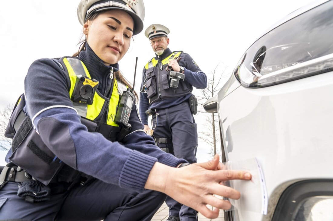 Die Polizei Mettmann berichtet über aktuelle Verkehrsunfallfluchten im Kreisgebiet, gibt wichtige Hinweise zur Meldung und Ermittlung.