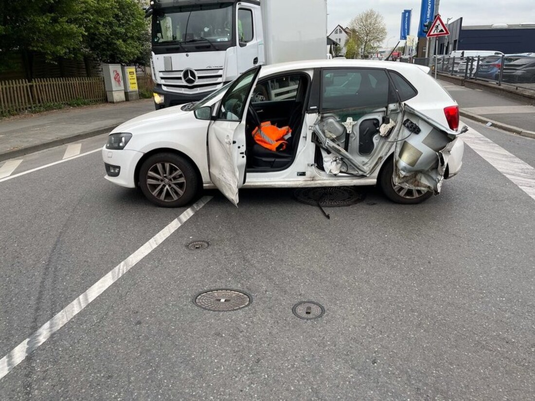 In Hilden ereignete sich am 10. April 2025 ein Verkehrsunfall mit einem Leichtverletzten und 12.000 Euro Sachschaden.
