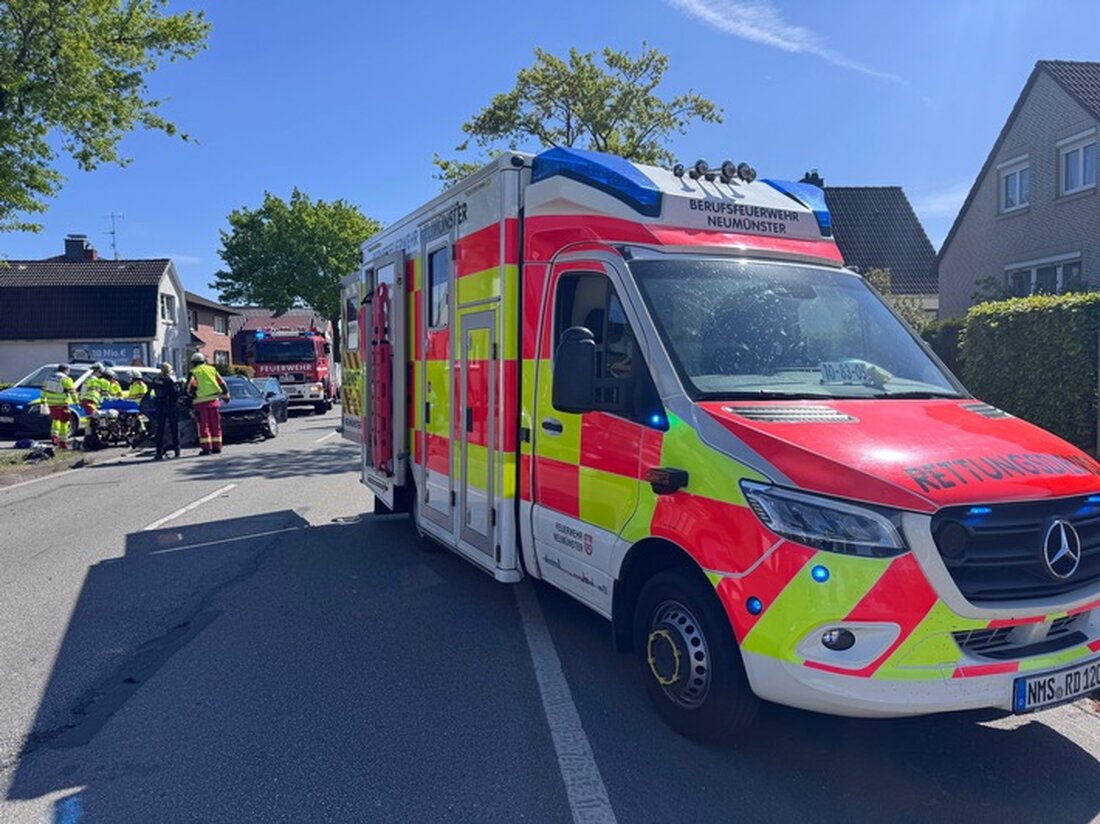 Am 14. Mai 2025 ereignete sich ein Verkehrsunfall auf der Wasbeker Straße in Neumünster. Drei Personen wurden verletzt und ins Krankenhaus gebracht.