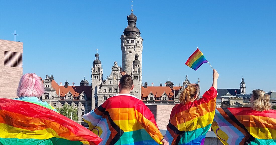 Verpassen Sie nicht die Verkehrseinschränkungen rund um den Christopher-Street-Day 2024 in Leipzig! Erfahren Sie mehr über die Route, Teilnehmerzahlen und Zeitplan.