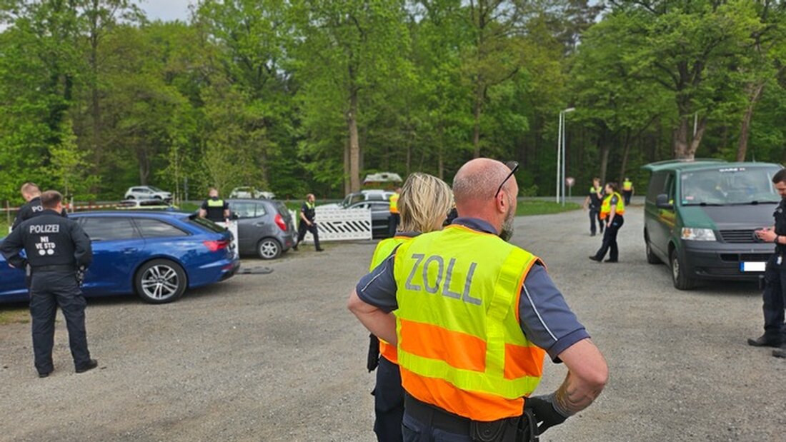 Am 02.05.2025 führten Polizei und Zoll in Hechthausen eine Verkehrskontrolle durch, um die Verkehrstüchtigkeit zu prüfen.