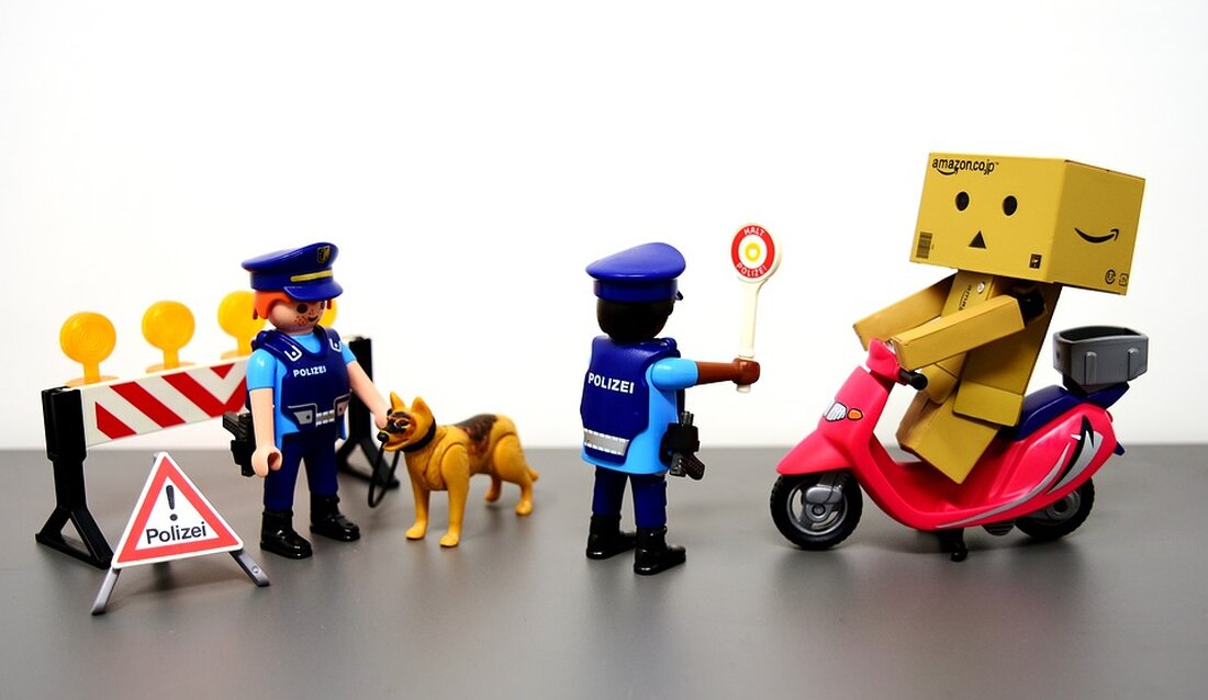 "Erfahren Sie mehr über die jüngsten Verkehrskontrollen des Ordnungsamts Reinickendorf und der Polizei Berlin in der Meteorstraße. Gemeinsam wurden 39 Ordnungswidrigkeiten festgestellt und über 20 Bürgergespräche geführt. Lesen Sie, wie lokale Akteure zur Schaffung einer zukunftsfähigen Nachbarschaft beitragen."