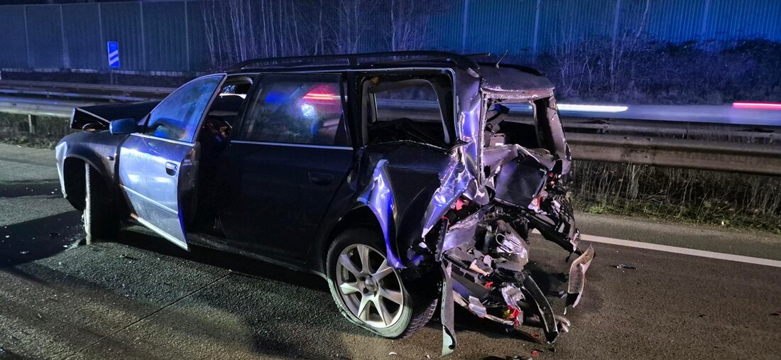 Feuerwehr Bremerhaven eilte am 03.02.2025 zu einem Verkehrsunfall auf der BAB 27. Ein Transporter und zwei PKW waren beteiligt.