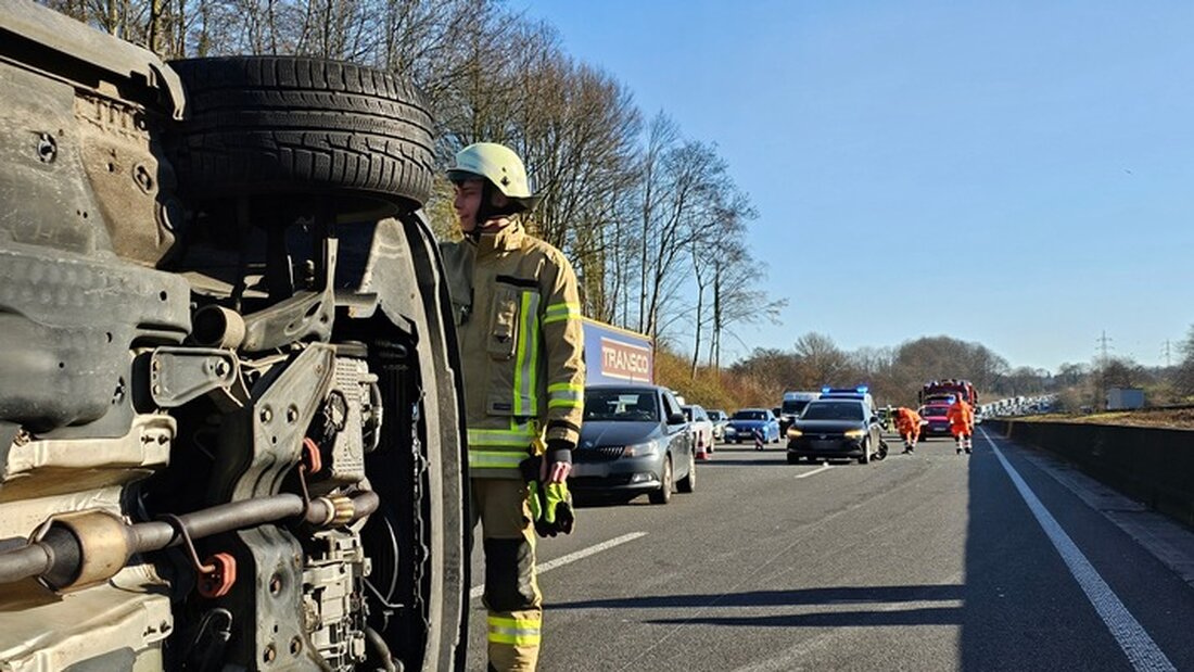 Die Freiwillige Feuerwehr Burscheid rückte um 08:25 Uhr zu einem Verkehrsunfall auf der BAB 1 aus, um die Einsatzstelle abzusichern.