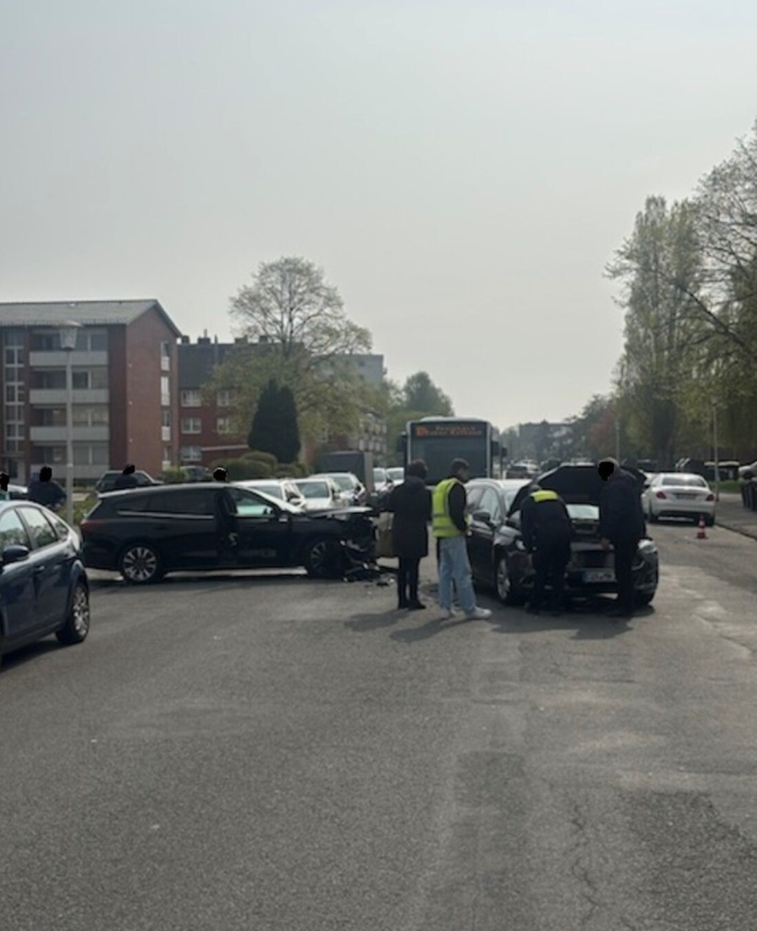 Am 23.04.2025 ereignete sich in der Brahmsstraße ein Unfall zwischen zwei PKW. Glücklicherweise blieben alle Beteiligten unverletzt.
