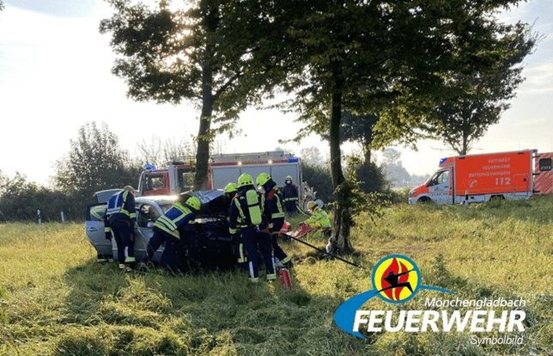 Verkehrsunfall auf der Friedrich-Ebert-Straße: Sechs Personen, darunter drei Kinder, betroffen. Verletzte ins Krankenhaus. Ermittlungen laufen.
